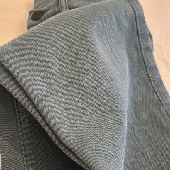 GAP Straight Fit High-Rise Mom Jeans - Picture 4 of 4